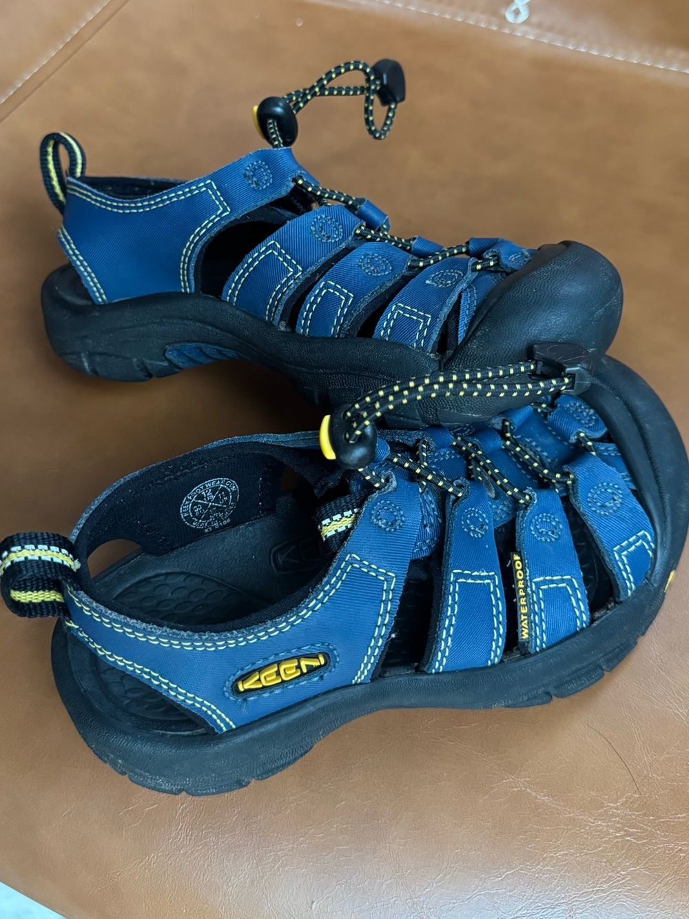 Kids KEEN Newport H2 youth waterproof outdoor hiking sandals size 12 LIKE NEW